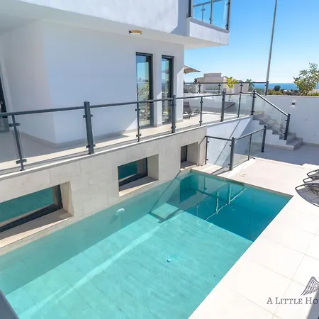 Villa Heavenly - Pool & Seaviews